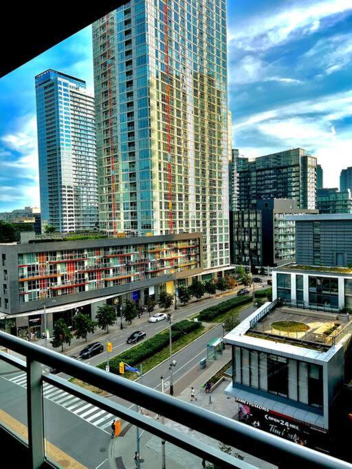 Luxurious Condo In The Center Of Downtown Toronto Exteriör bild