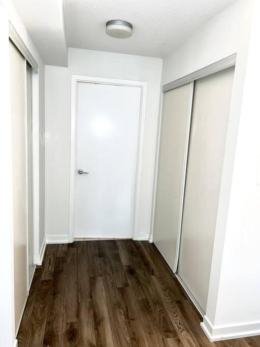 Luxurious Condo In The Center Of Downtown Toronto Exteriör bild