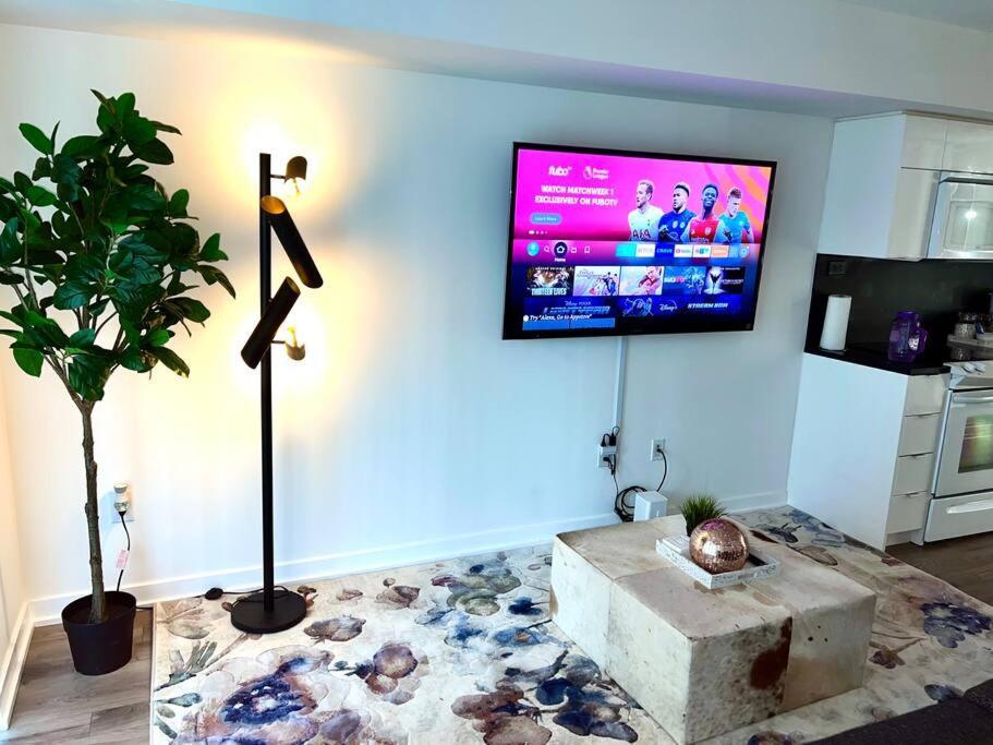 Luxurious Condo In The Center Of Downtown Toronto Exteriör bild